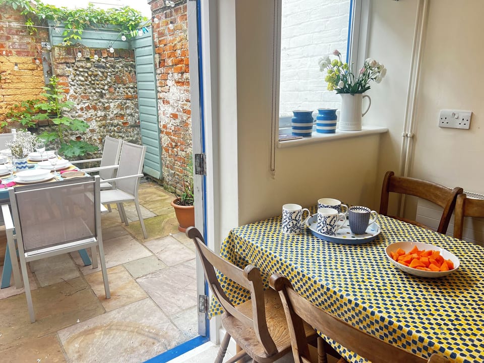 Cottage | Dining