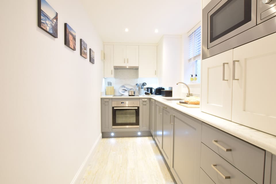 Fridge, dishwasher, cookware/dishes/utensils