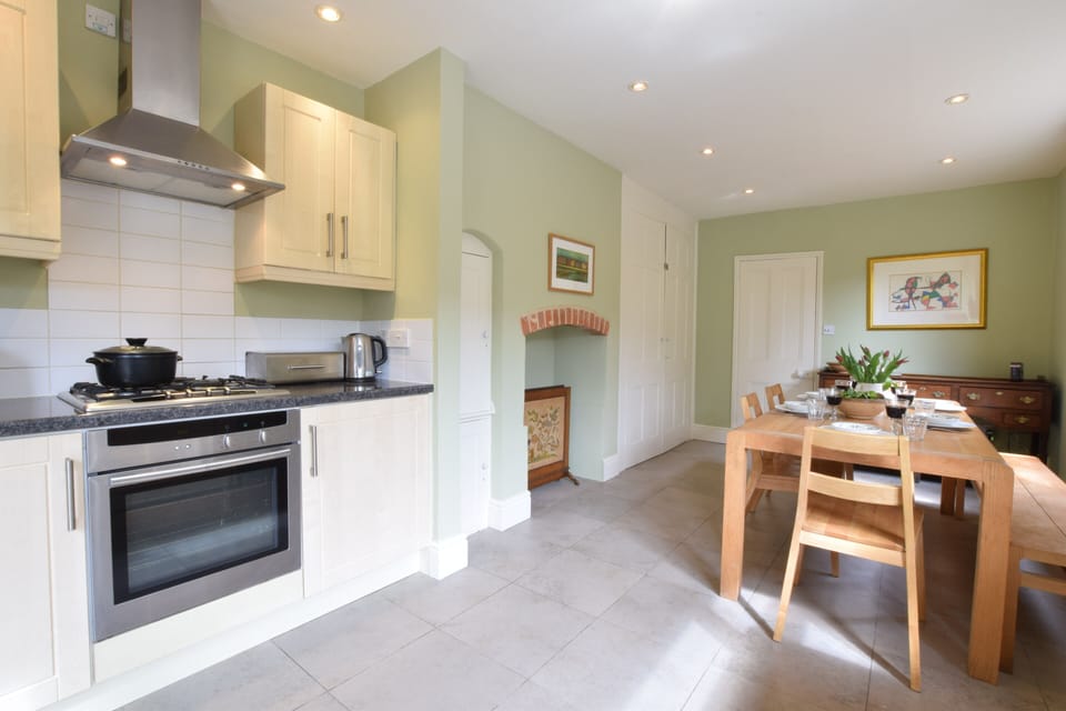 Fridge, dishwasher, cookware/dishes/utensils