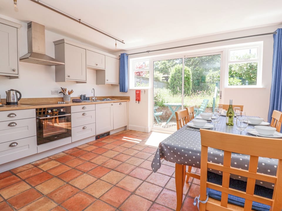 Cottage | Private kitchen | Fridge, microwave, dishwasher, electric kettle