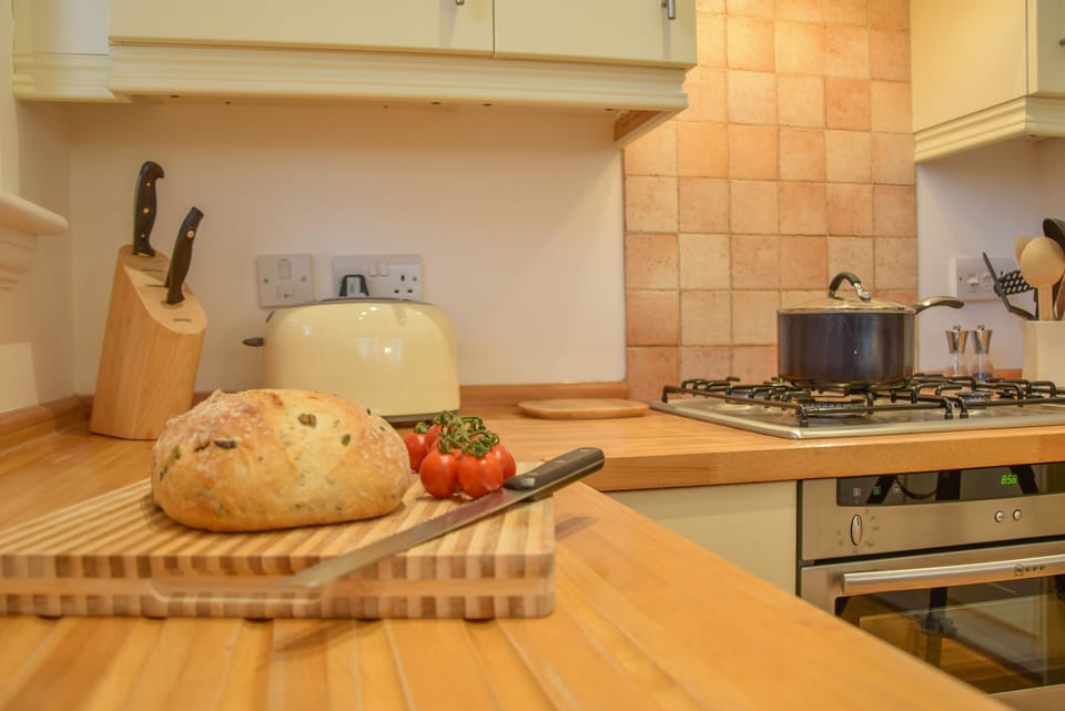 Fridge, dishwasher, cookware/dishes/utensils