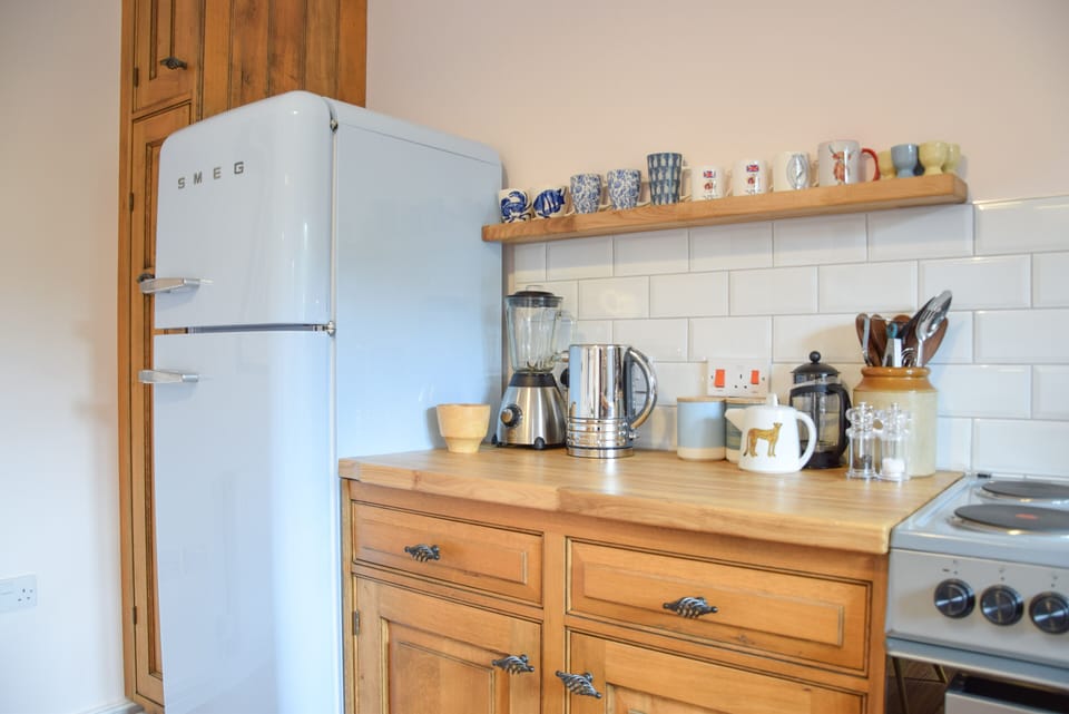 Fridge, dishwasher, cookware/dishes/utensils