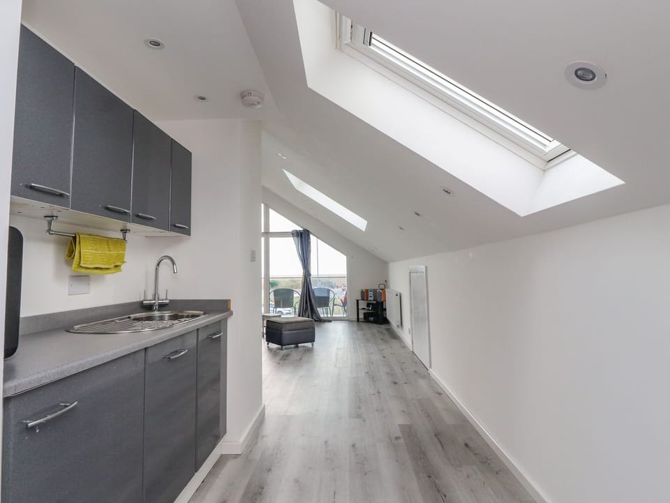 Cottage | Private kitchen | Fridge, dishwasher, electric kettle, toaster