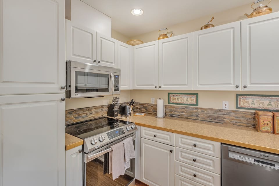 House, 3 Bedrooms | Private kitchen | Fridge, oven, coffee/tea maker, toaster