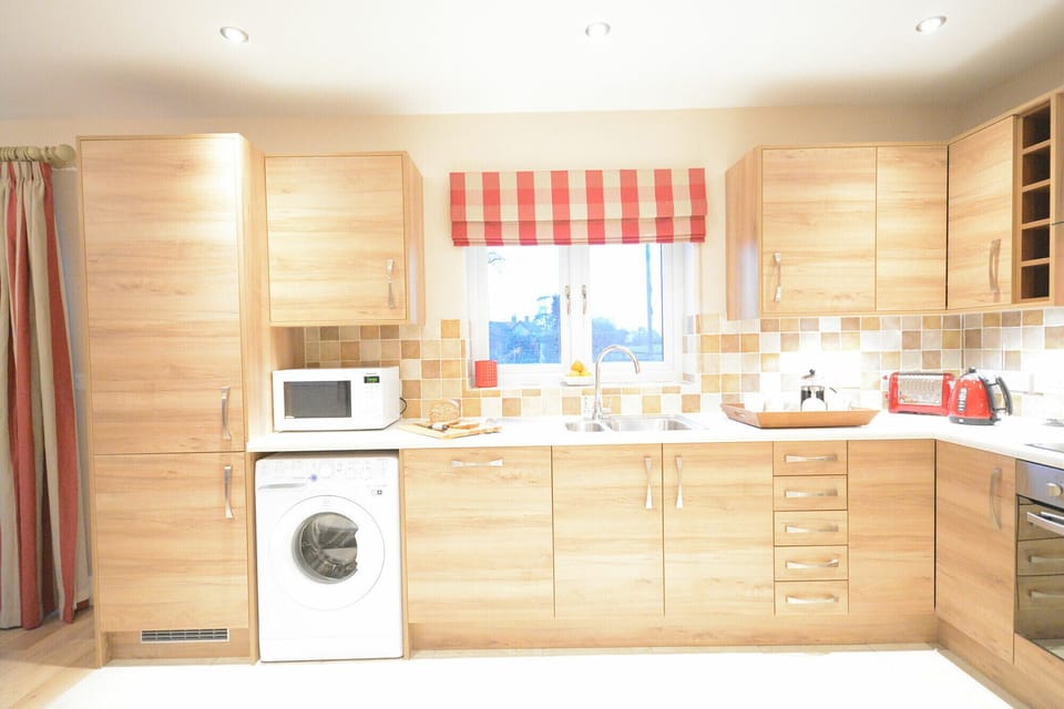 Fridge, dishwasher, cookware/dishes/utensils