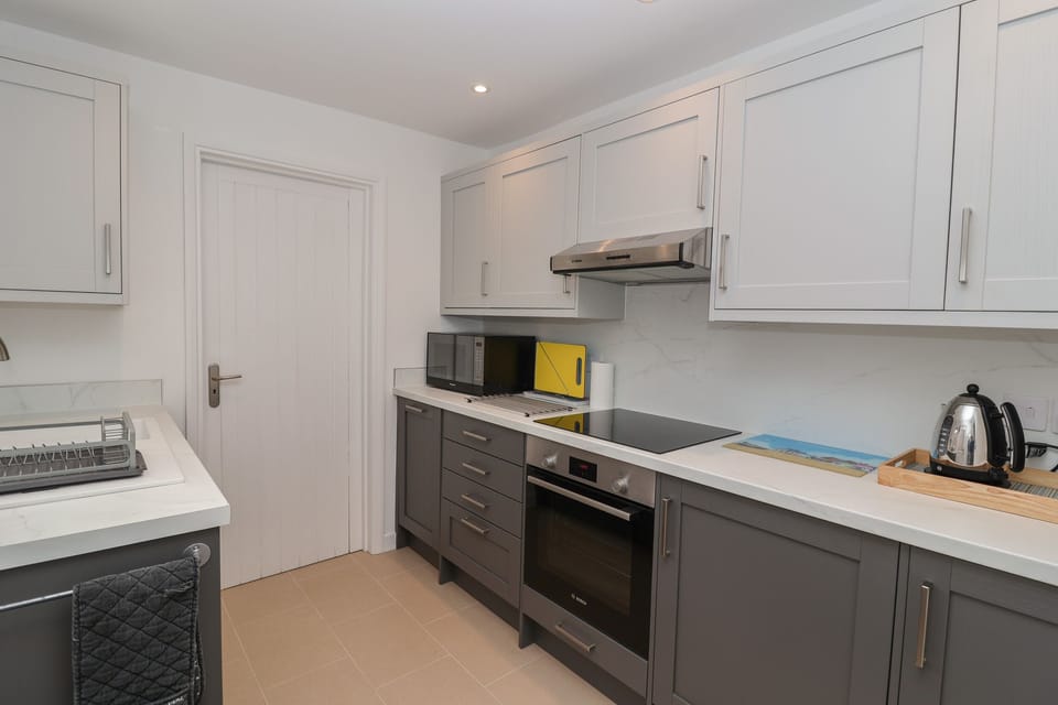 Cottage | Private kitchen | Cookware/dishes/utensils