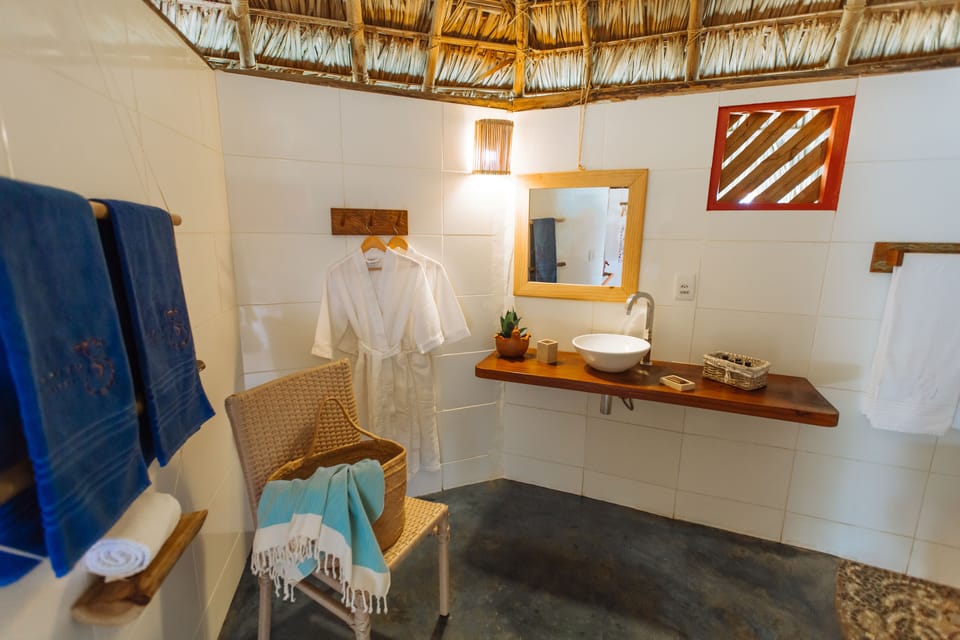 Suite Deluxo, Vista Mar | Bathroom sink