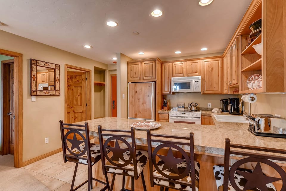 Condo, 1 King Bed (Westwind 202 2BD 2BA Platinum Condo i) | Private kitchen