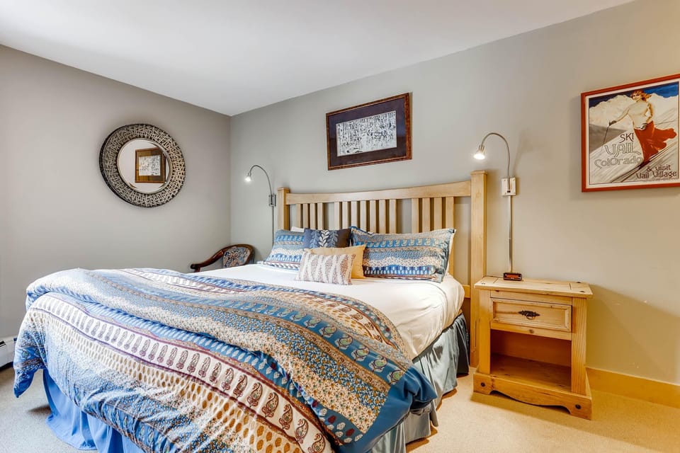 Condo, 1 King Bed with Sofa bed, Hill View (Westwind 208L 1BD 1BA Gold Condo in L) | 1 bedroom, desk, bed sheets