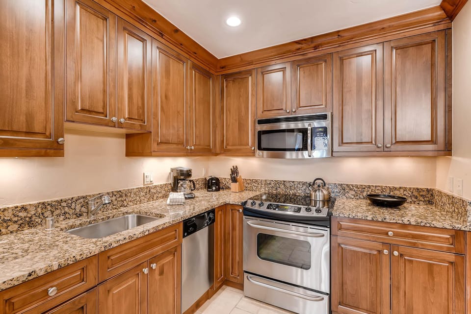 Condo, 1 King Bed (Westwind 201 2BD 2BA Platinum Condo i) | Private kitchen