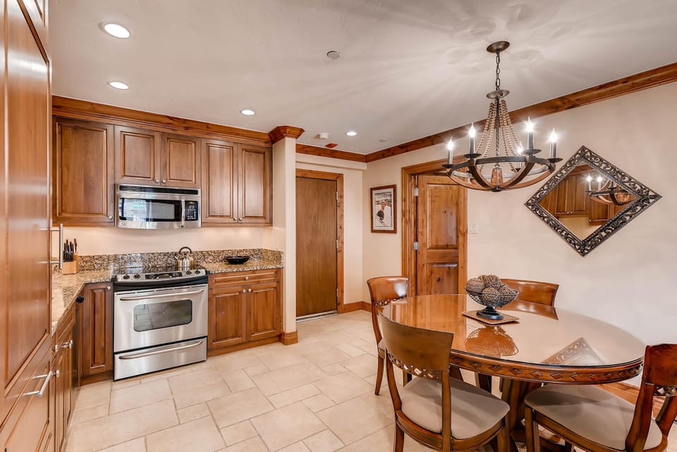 Condo, 1 King Bed (Westwind 201 2BD 2BA Platinum Condo i) | Private kitchen