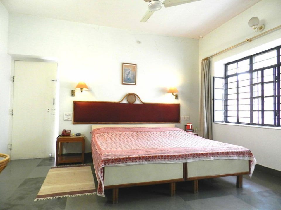 Economy Room | In-room safe, desk, soundproofing, iron/ironing board