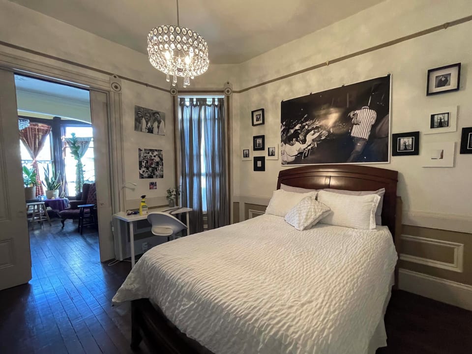 Gallery Room - Private Bathroom | Desk, laptop workspace, WiFi (free)