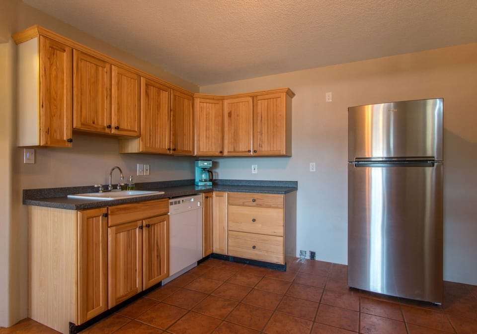 House, 4 Bedrooms | Private kitchen | Fridge, oven, coffee/tea maker, toaster
