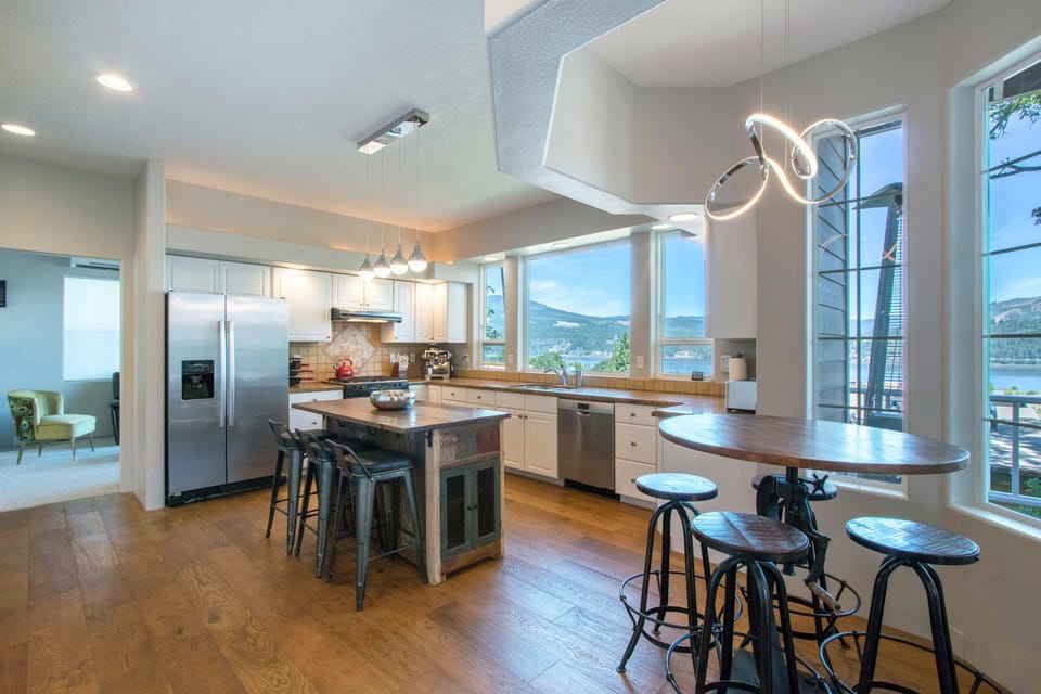 House, 4 Bedrooms | Private kitchen | Fridge, oven, coffee/tea maker, toaster