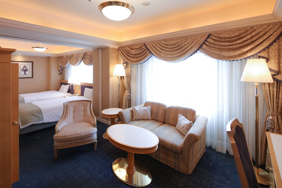 Executive Twin Room, Smoking | Premium bedding, down comforters, in-room safe, desk