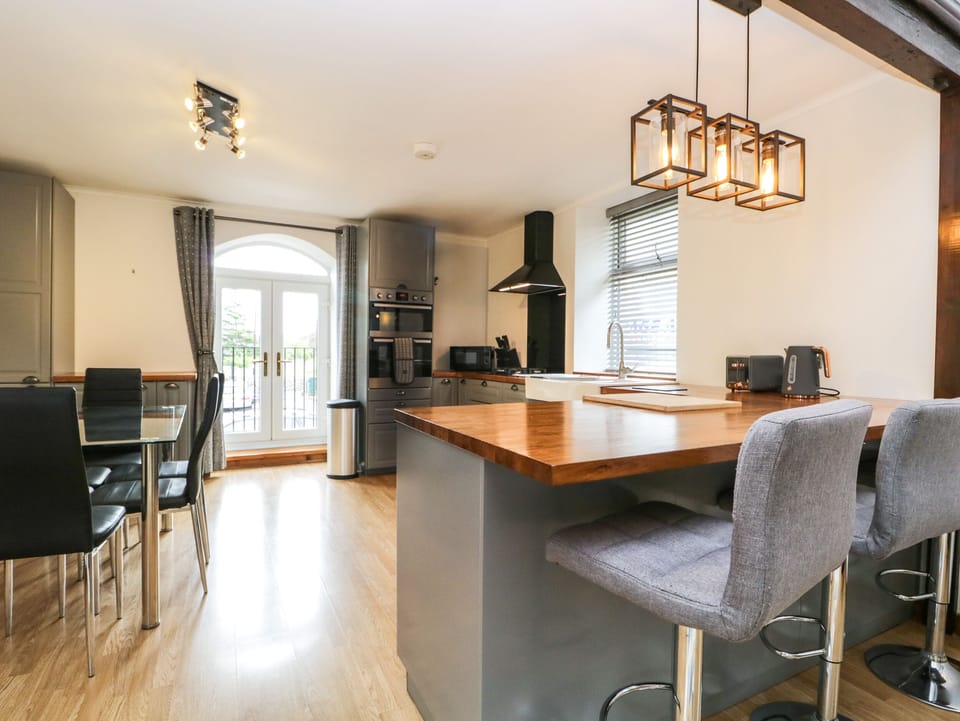 Cottage | Private kitchen | Fridge, dishwasher, electric kettle, toaster