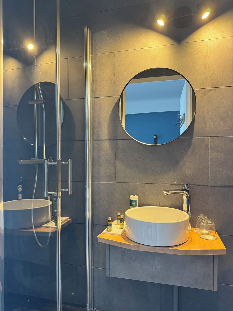 Bathroom shower