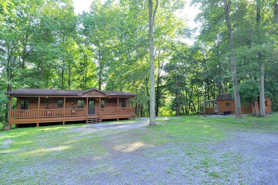House, 2 Queen Beds (Sleepy Creek - Creekside Escape ) | Property grounds