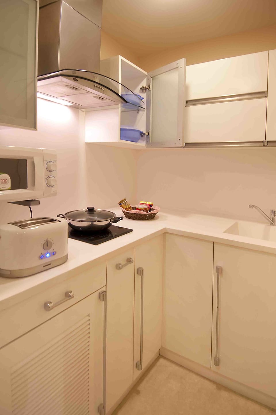 Super Deluxe Room- King Bed (Local IDs not allowed) | Private kitchen | Fridge, microwave, stovetop, coffee/tea maker