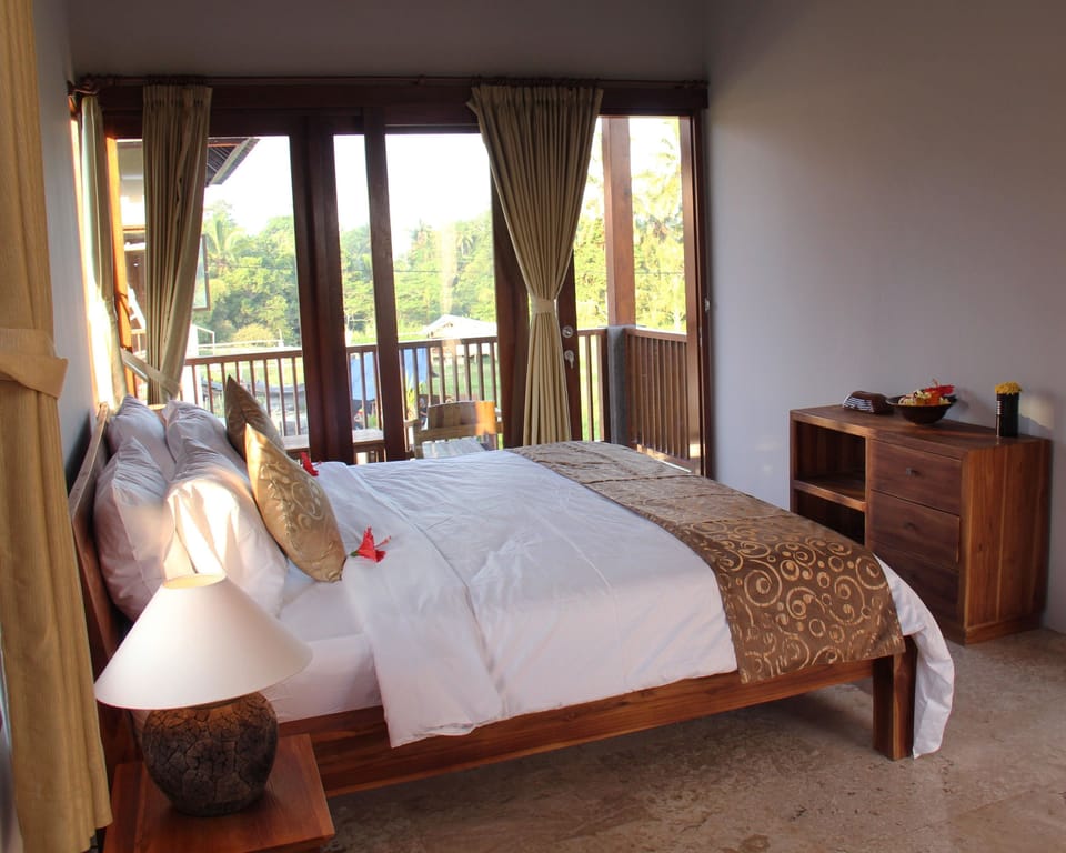 Egyptian cotton sheets, Select Comfort beds, minibar