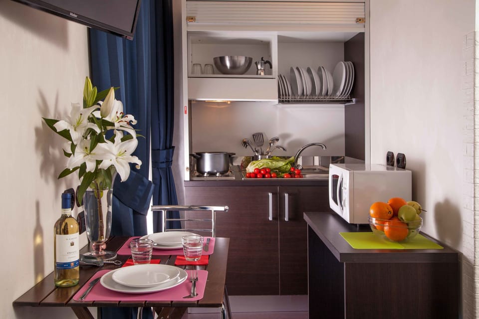 Family Studio | Private kitchen | Fridge, espresso maker, coffee/tea maker, electric kettle