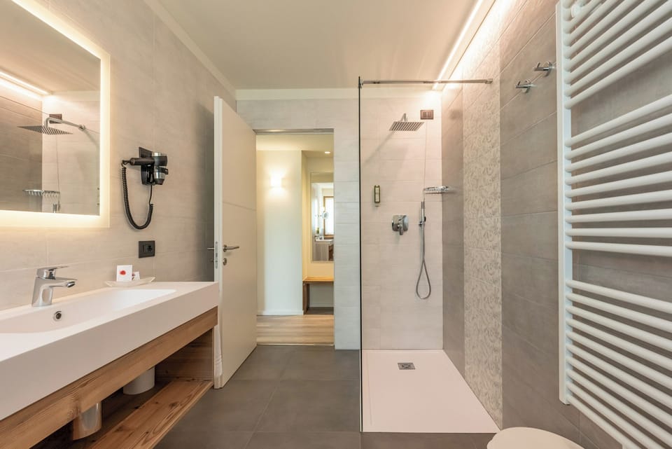 Shower, free toiletries, hair dryer, bathrobes