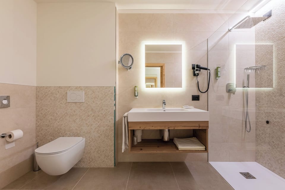 Deluxe Quadruple Room, 2 Bedrooms | Bathroom | Shower, free toiletries, hair dryer, bathrobes