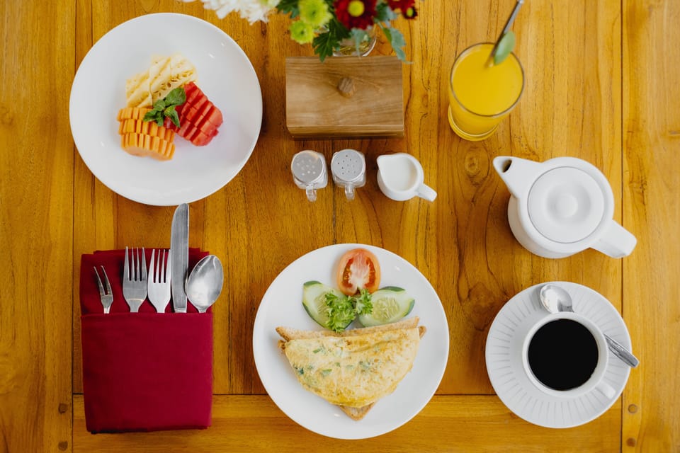 Daily full breakfast (IDR 50000 per person)