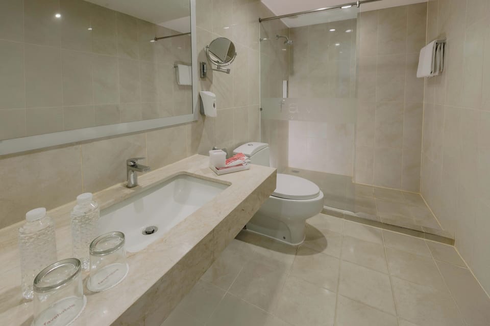 Executive Room | Premium bedding, in-room safe, desk, soundproofing