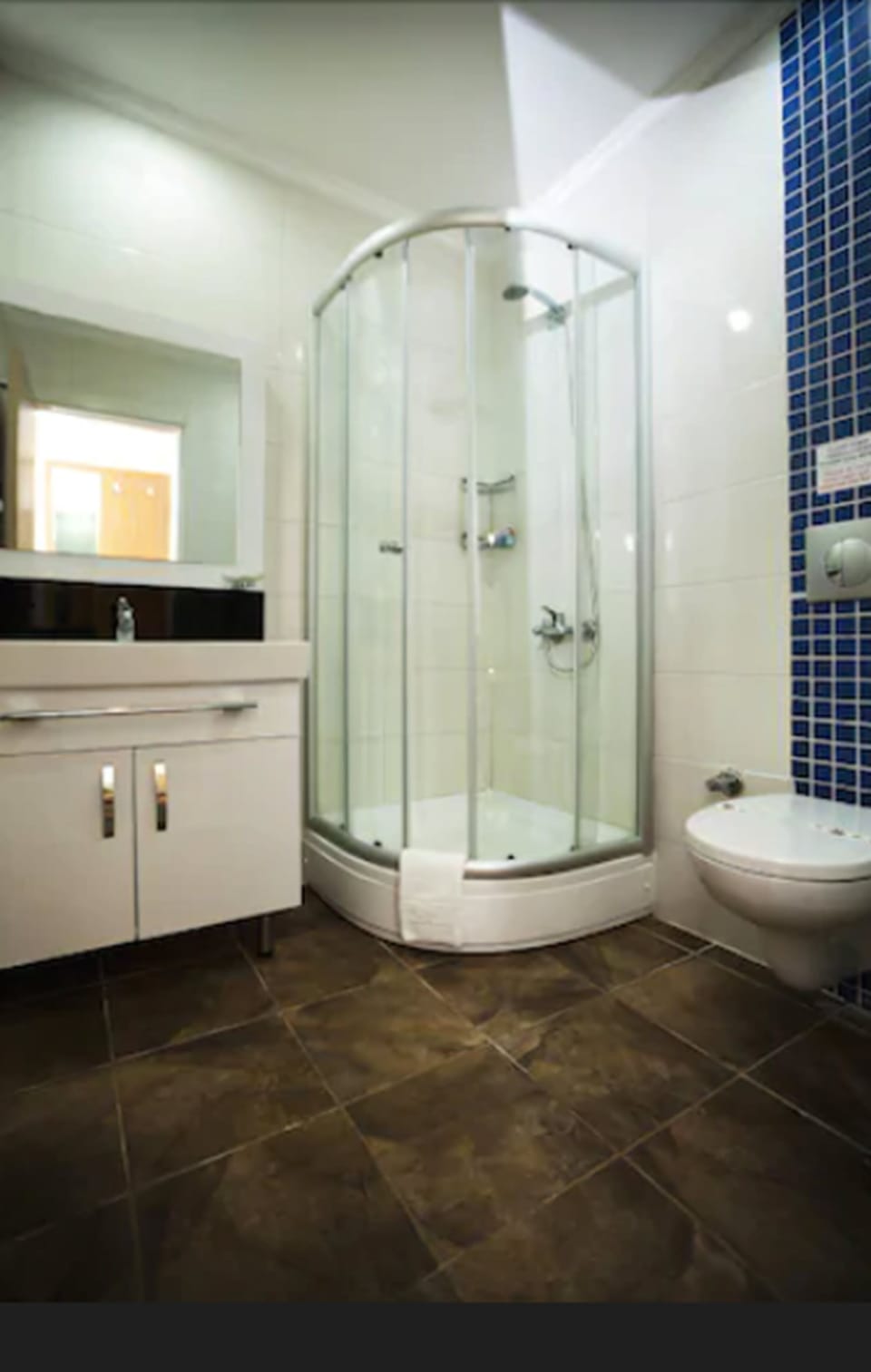 Standard Double or Twin Room, Pool View | Bathroom | Shower, free toiletries, hair dryer, towels