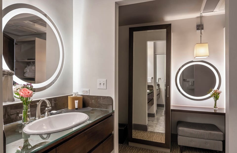 Grand Suite | Bathroom | Combined shower/tub, designer toiletries, hair dryer, bathrobes