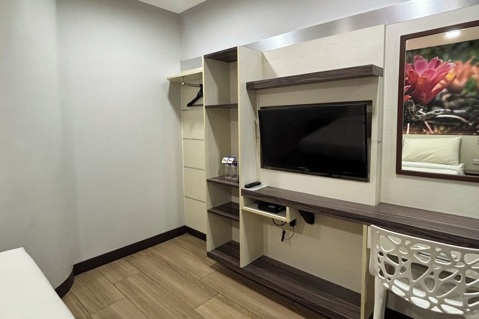Deluxe Family Room  | Desk, free WiFi, bed sheets