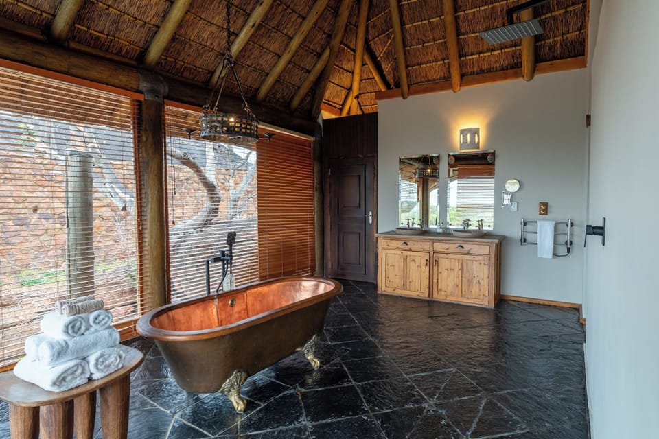 Exclusive Double or Twin Room | Bathroom | Separate tub and shower, free toiletries, hair dryer, bathrobes