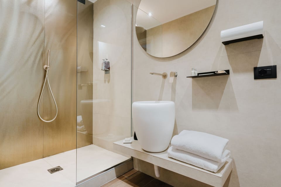 Double Room | Bathroom | Shower, rainfall showerhead, hair dryer, bathrobes