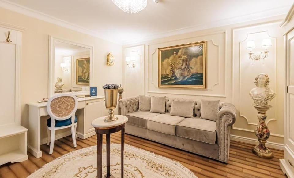 Basic Apartment | Living area | Flat-screen TV