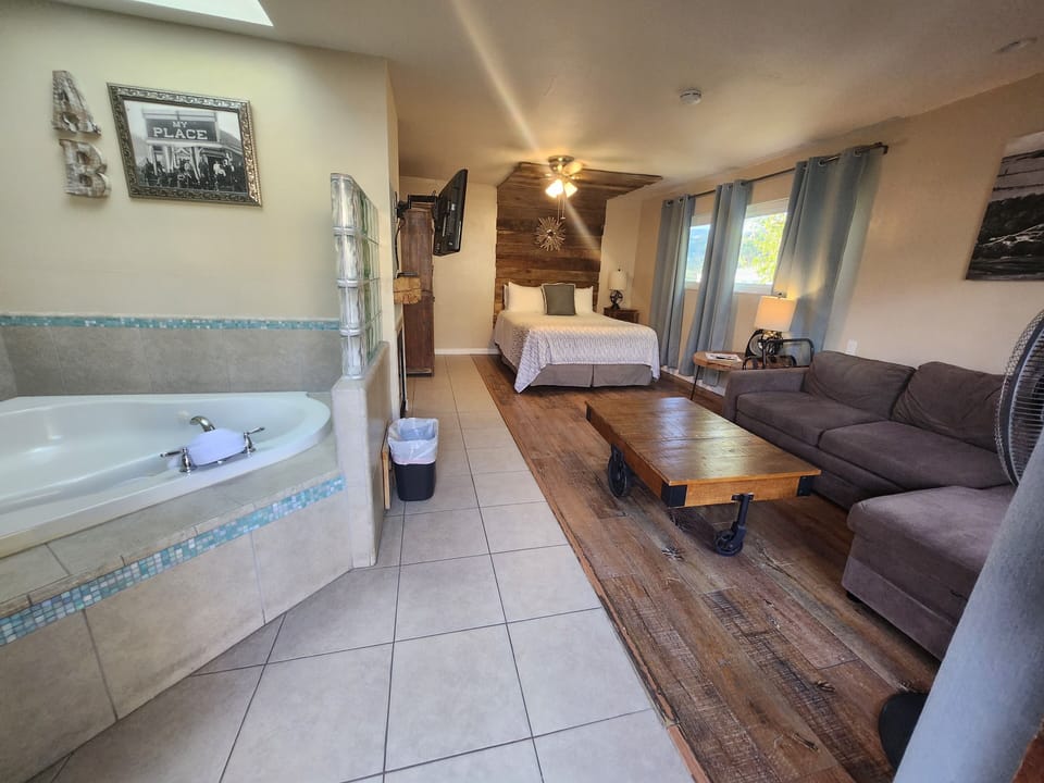 Deluxe Courtyard Room with Spa | Iron/ironing board, free WiFi, bed sheets, alarm clocks