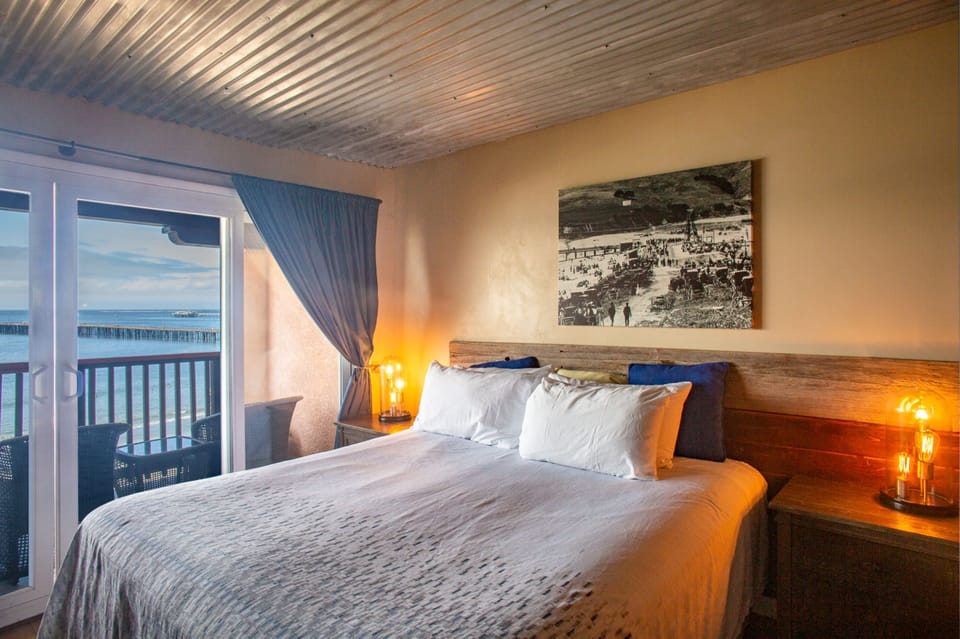 Avila Experience Suite | Iron/ironing board, free WiFi, bed sheets, alarm clocks
