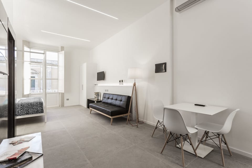 Studio Suite, City View | Premium bedding, down comforters, minibar, in-room safe