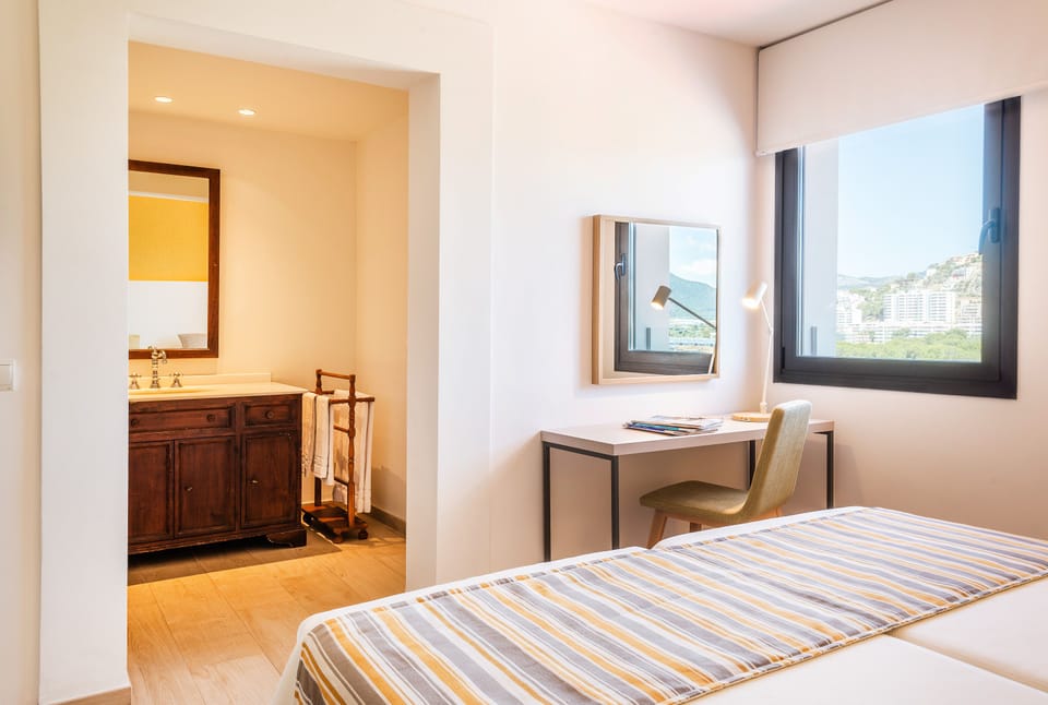 Suite, Terrace | Egyptian cotton sheets, blackout drapes, iron/ironing board, free WiFi