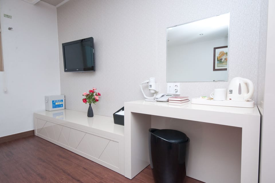 Blackout drapes, soundproofing, iron/ironing board, free WiFi