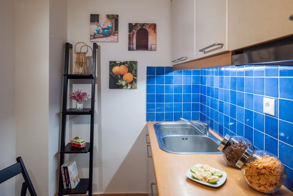 Comfort Apartment | Private kitchen | Full-size fridge, microwave, oven, stovetop