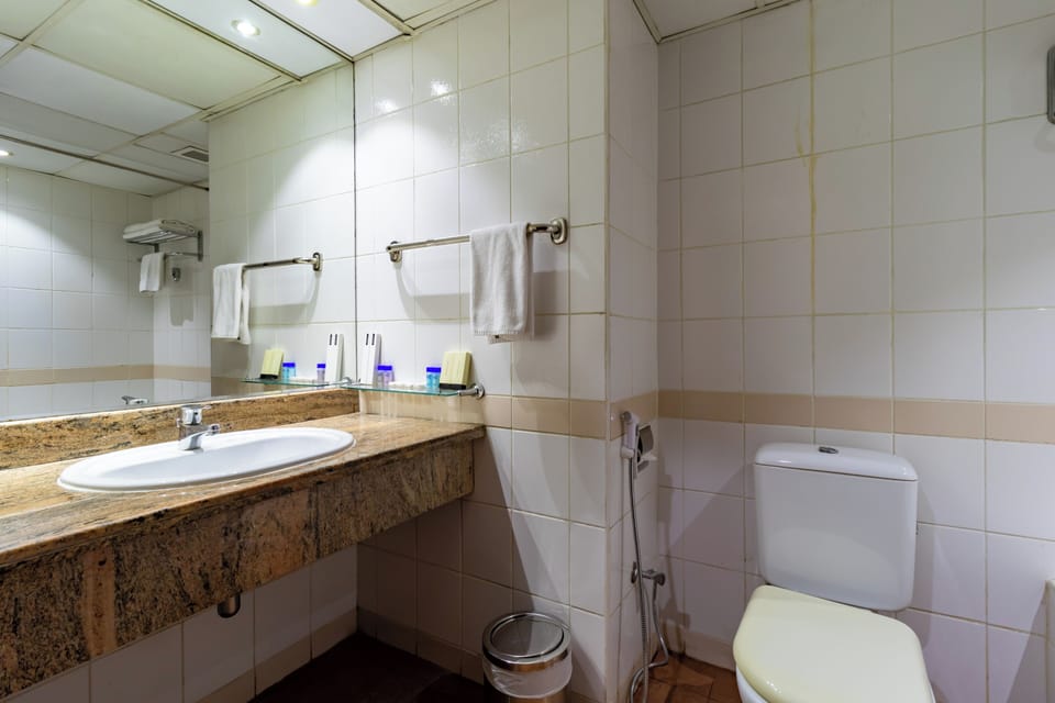 Standard Room | Bathroom | Bathtub, free toiletries, hair dryer, slippers