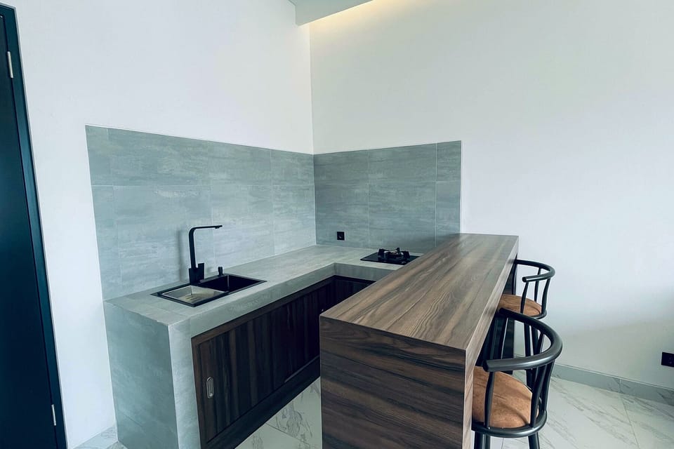 Suite Room | Private kitchen | Coffee/tea maker, electric kettle