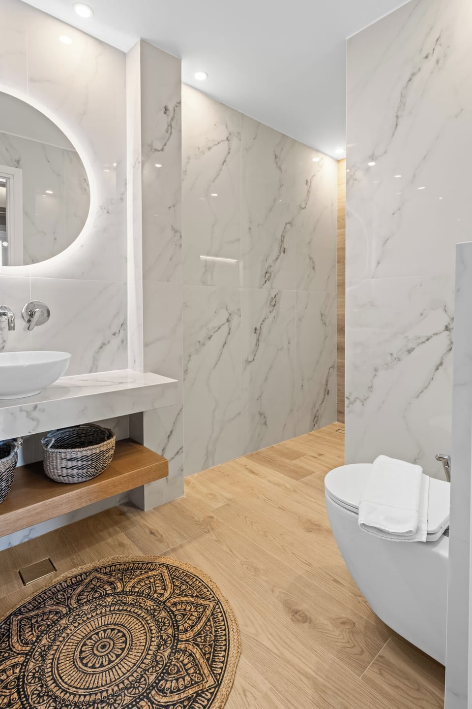 Junior Suite | Bathroom | Shower, hair dryer, towels