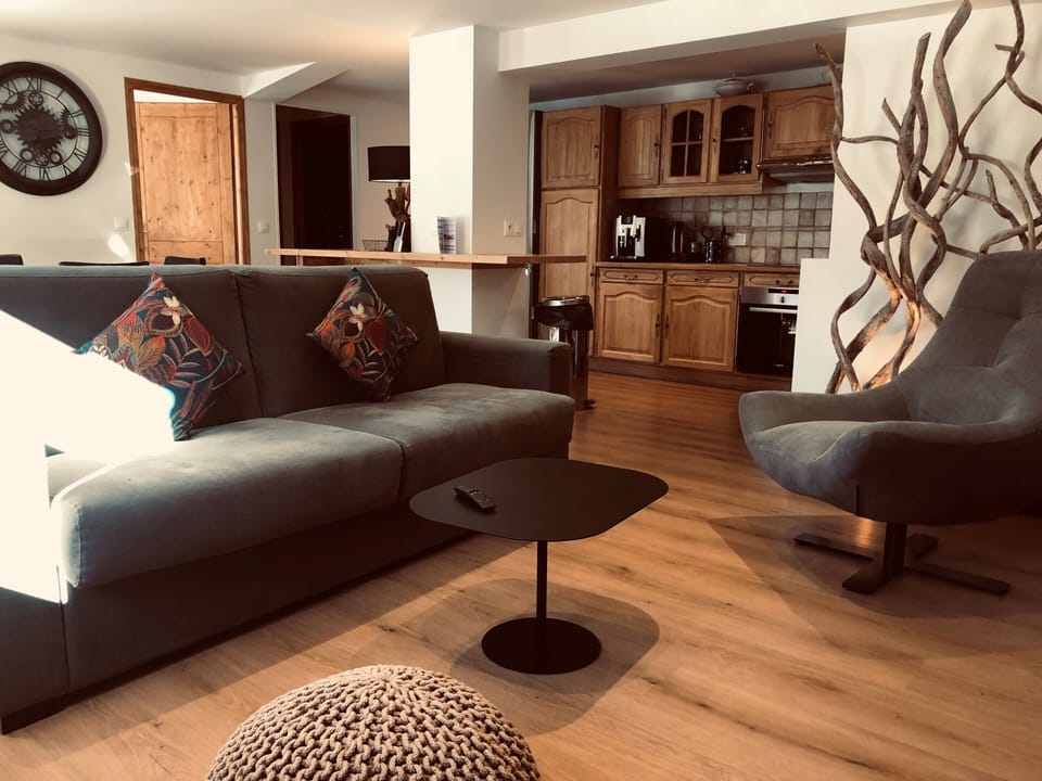 Penthouse | Living area | 43-inch Smart TV with cable channels, TV