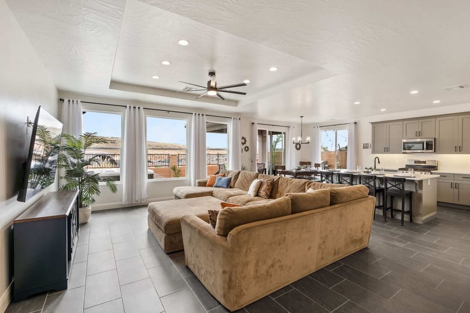 House, 4 Bedrooms | Living area | Smart TV
