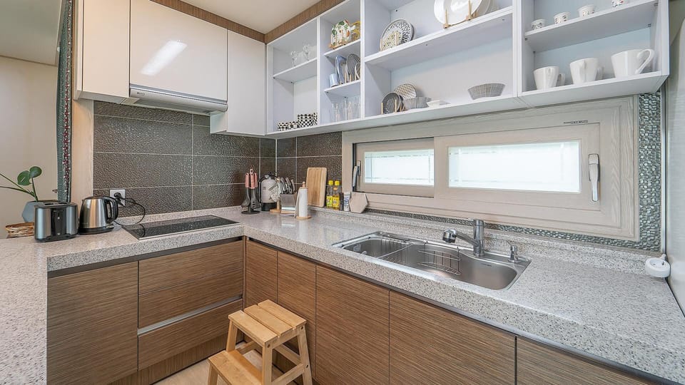 Basic Room, 2 Bedrooms (dokchae) | 2 bedrooms, free WiFi