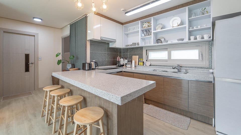 Basic Room, 2 Bedrooms (dokchae) | 2 bedrooms, free WiFi