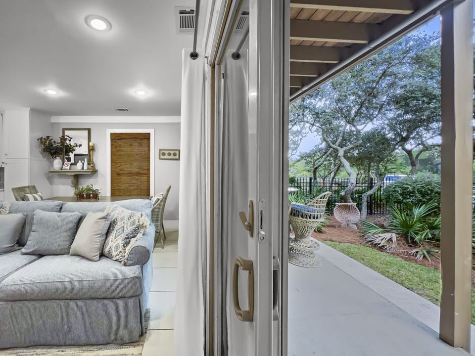 Condo, 1 Bedroom | Living area | Smart TV